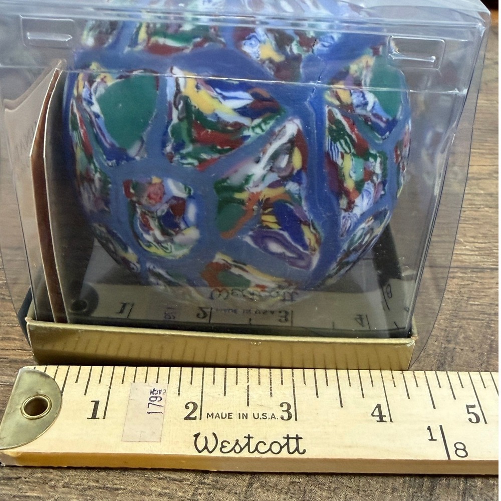 2 Vintage Globe Swirl Candles Illuminating Candle Co Globe Ball New in Box - Picture 4 of 15